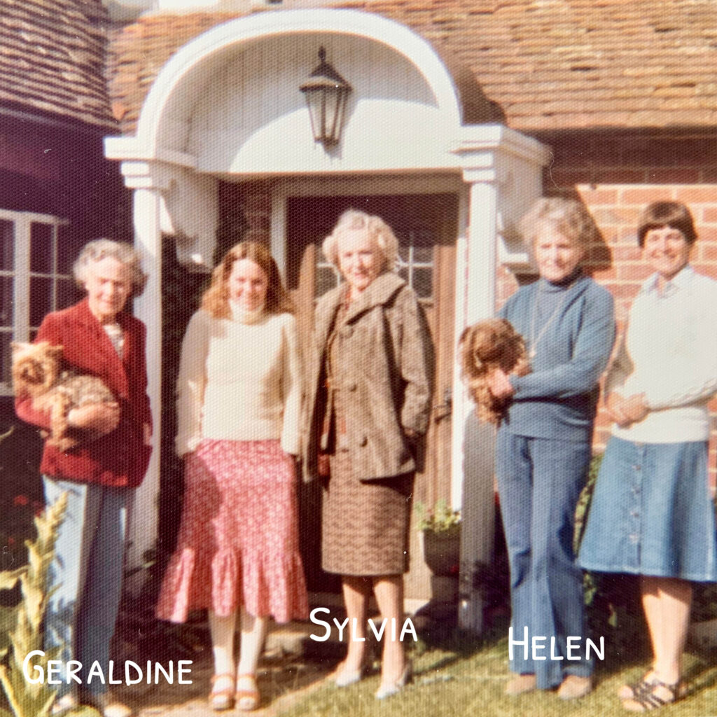 Geraldine Sylvia & Helen together with other family members
