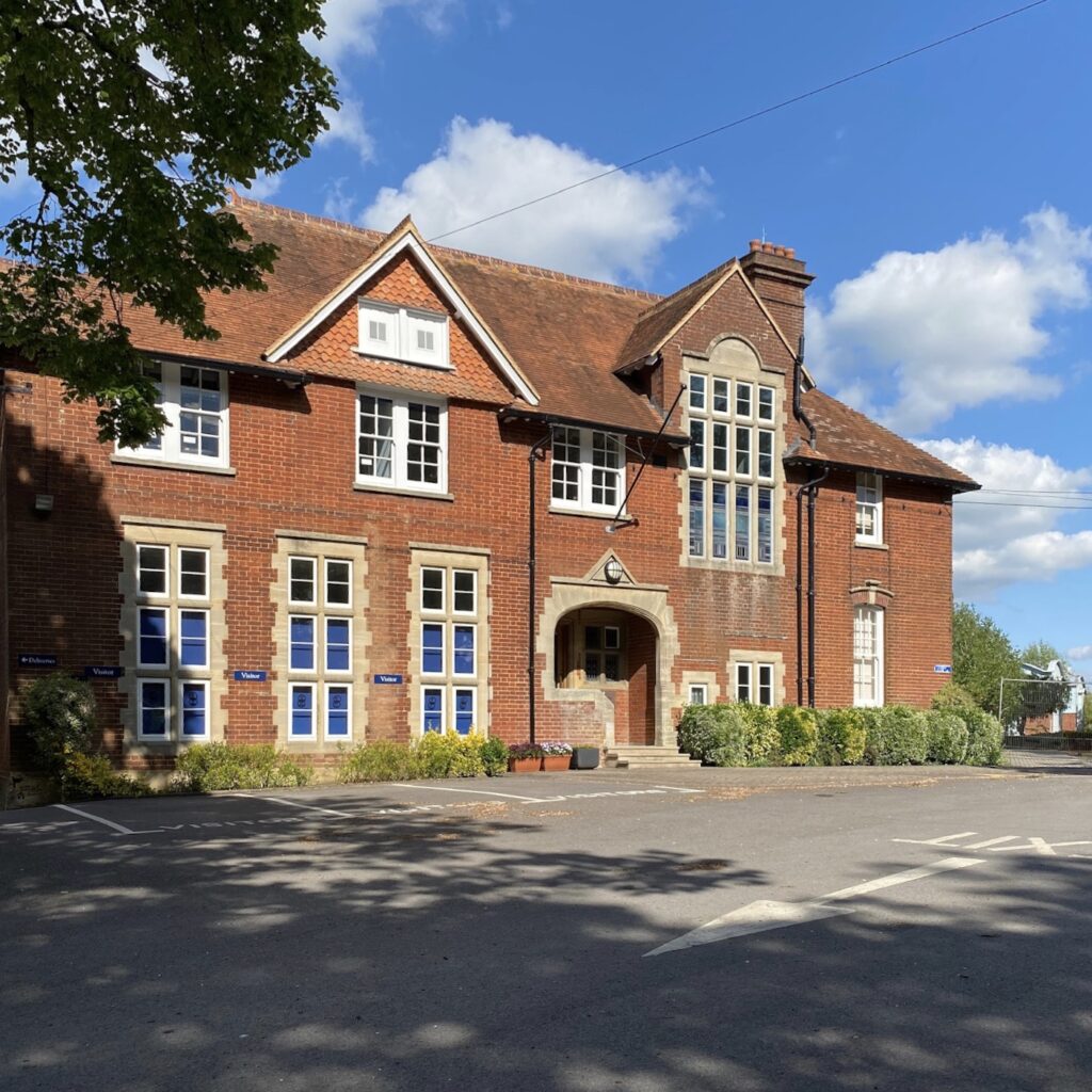 picture of the main building of Godolphin school in 2020