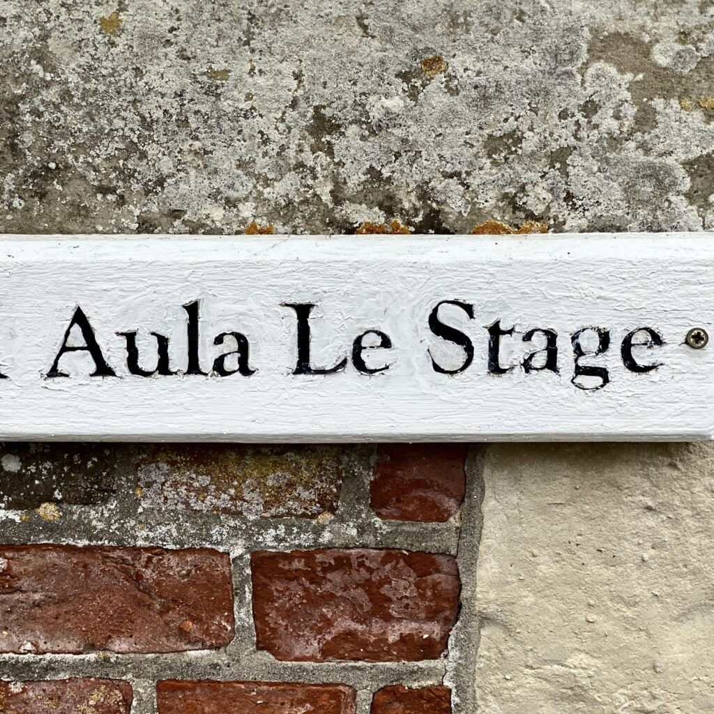 Aula Le Stage sign