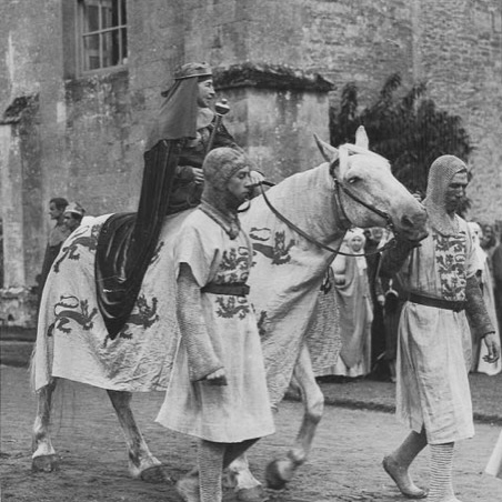 Matilda Talbot as Ela on a horse led by knights at the pageant